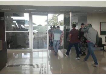 Policiais de Santa Terezinha presos apreendiam mercadorias e revendiam pela internet