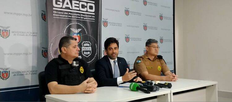 Policiais de Santa Terezinha presos apreendiam mercadorias e revendiam pela internet