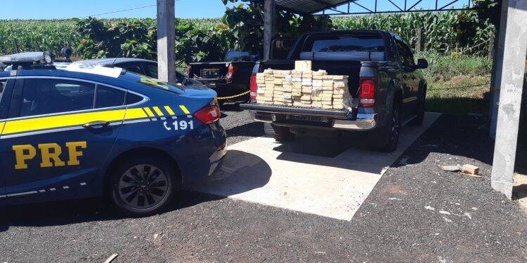PRF prende dupla transportando quase 100 quilos de cocaína em Céu Azul