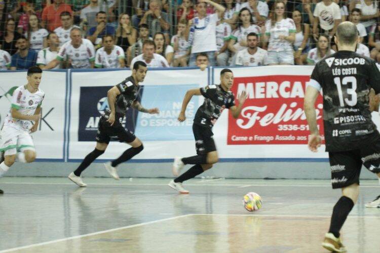 Foz Cataratas Futsal vence e fica mais perto do bicampeonato