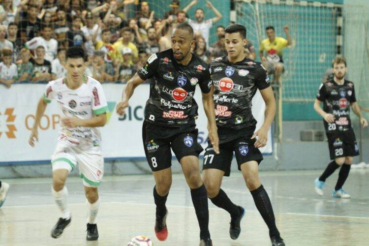 Foz Cataratas Futsal vence e fica mais perto do bicampeonato