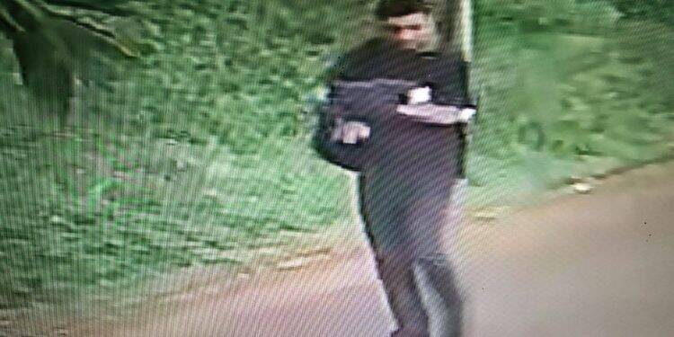 Polícia divulga imagens de possível homicida que matou rapaz à facão no Porto Belo