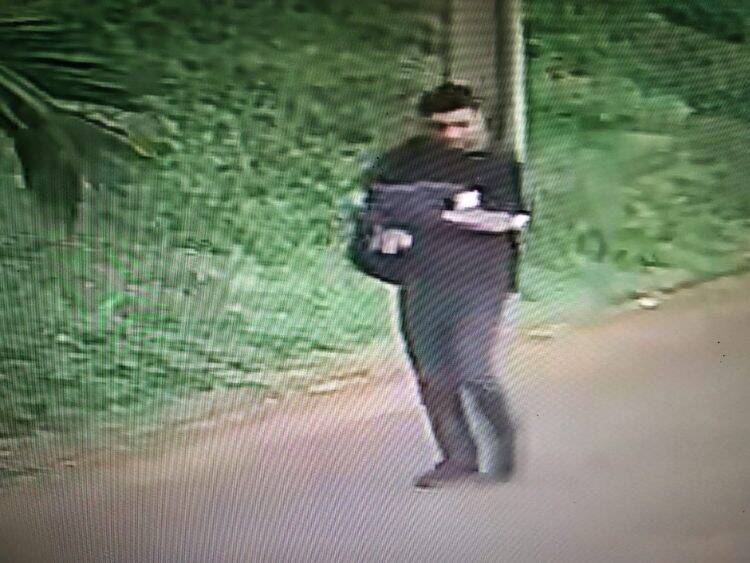 Polícia divulga imagens de possível homicida que matou rapaz à facão no Porto Belo