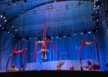 Encantos de Natal: Gramadão de Itaipu ganha luzes natalinas, nesta terça-feira (10)