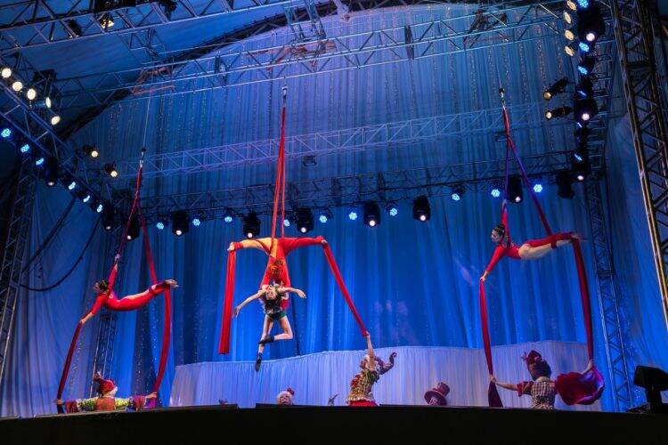 Encantos de Natal: Gramadão de Itaipu ganha luzes natalinas, nesta terça-feira (10)