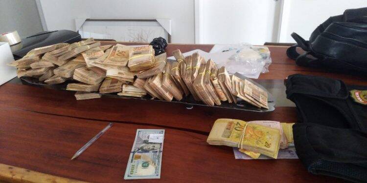 Polícia Federal de Foz desencadeia operação que investiga licitação de esgoto sanitário