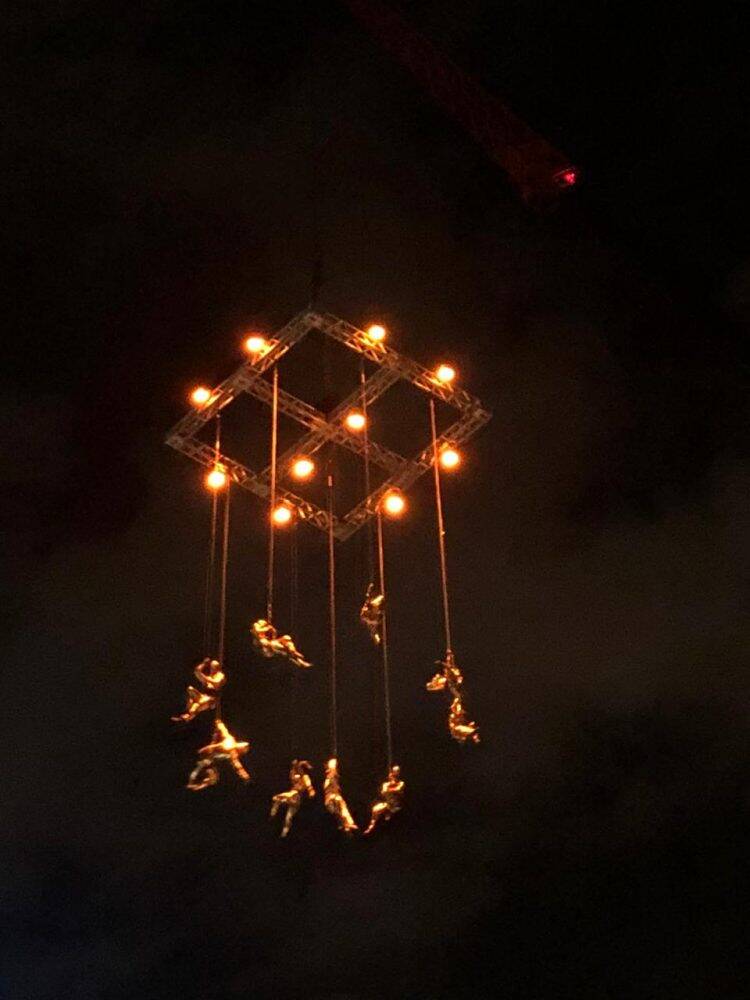 O Natal está no ar: sonho e magia iluminaram a noite de sábado (14) no Gramadão