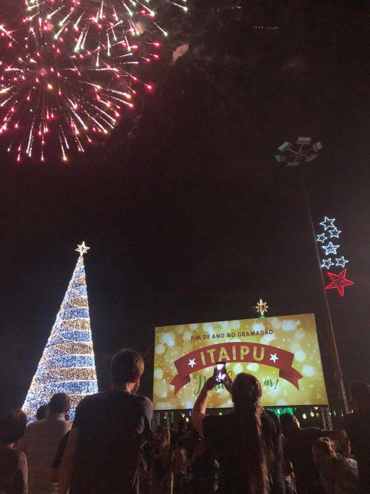 O Natal está no ar: sonho e magia iluminaram a noite de sábado (14) no Gramadão