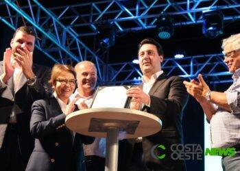 Em Medianeira, Ministra da Agricultura assina medida que declara o Paraná livre de peste suína clássica