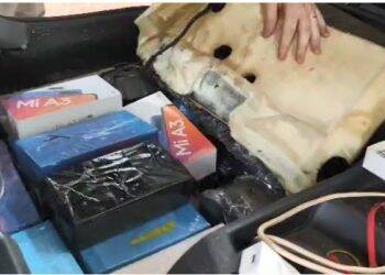 PRF realiza nova apreensão de celulares  em fundo falso sob assoalho de veículo