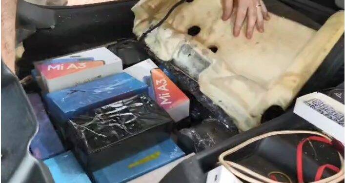 PRF realiza nova apreensão de celulares  em fundo falso sob assoalho de veículo