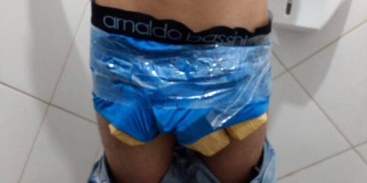 Rapaz é preso com mais de 700 gramas de cocaína na cueca