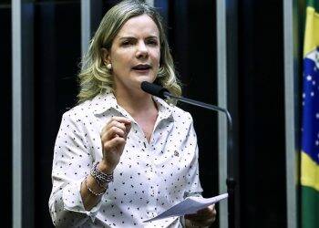 Projeto de Gleisi Hoffmann isenta imposto de renda de quem ganha até 5 salários