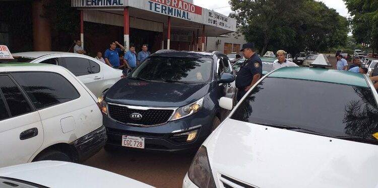 Taxistas paraguaios inciam “cruzada” contra aplicativos Uber e MUV
