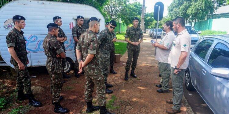 Mobilização contra a dengue retira 17 toneladas de lixo em Foz