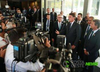 Bolsonaro recebe ministro e diretor de Itaipu para falar de assuntos de energia