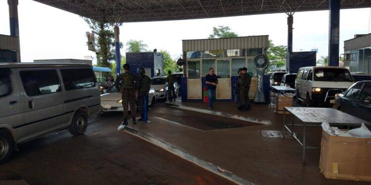 Exército intensifica patrulhamento da fronteira em Foz do Iguaçu