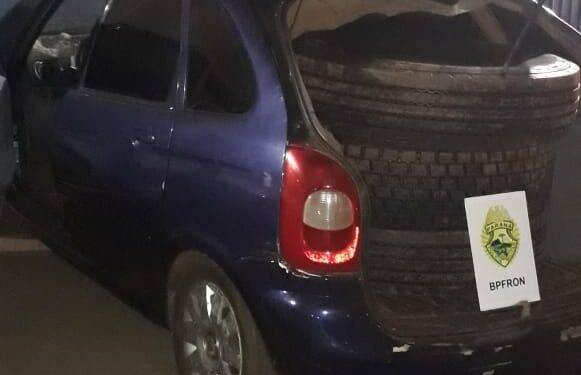 Carro é detido com pneus contrabandeados do Paraguai