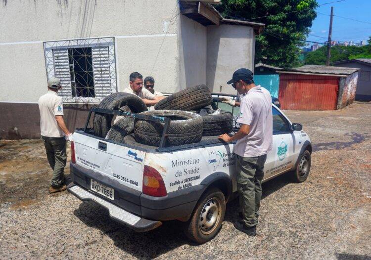 Mobilização contra a dengue retira 17 toneladas de lixo em Foz