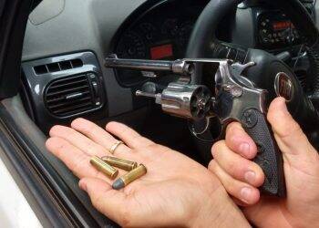 Homem atira contra a própria cabeça durante discussão com mulher