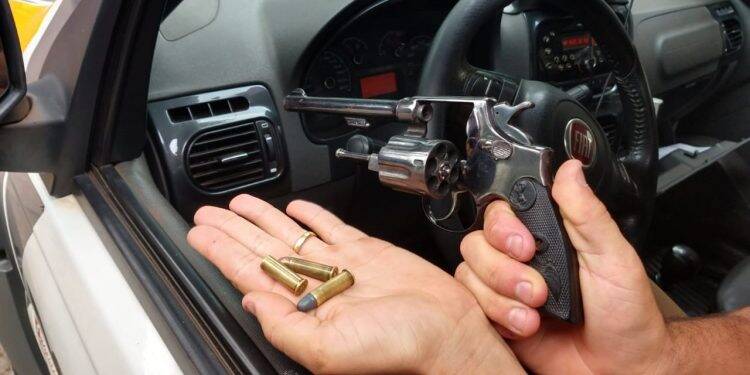 Homem atira contra a própria cabeça durante discussão com mulher