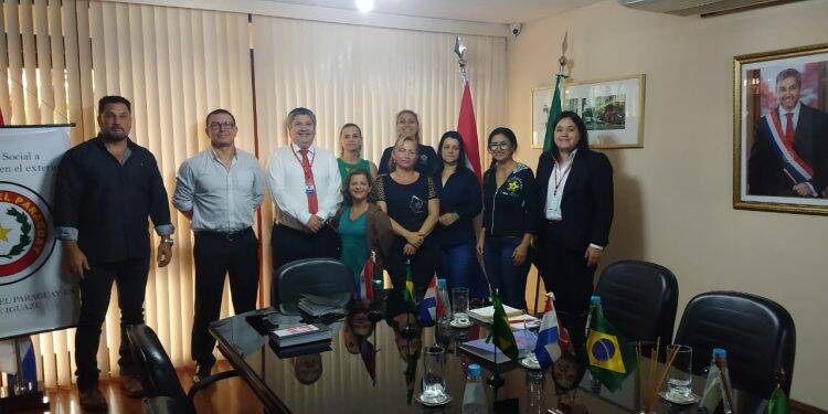 Assistência Social entrega ao consulado do Paraguai relatório sobre exploração de mulheres e crianças na fronteira
