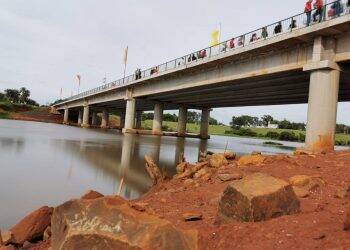 Mario Abdo inaugura ponte entre Hernandárias e Minga Guazú