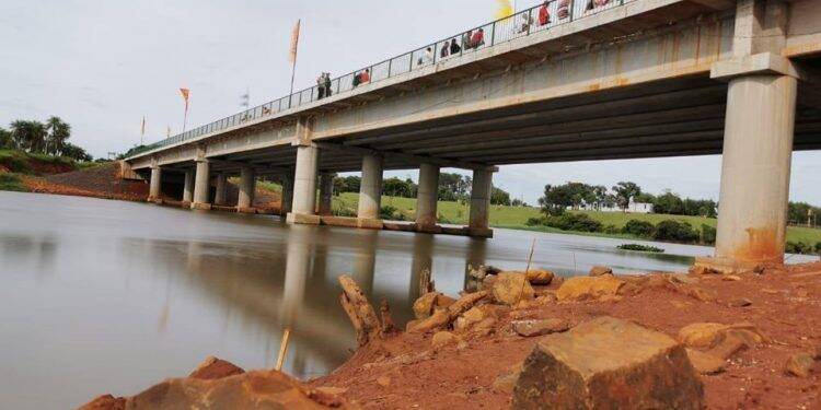 Mario Abdo inaugura ponte entre Hernandárias e Minga Guazú