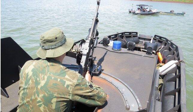 Fuga no Paraguai: Fuzileiros e lancha blindada Poraquê reforçam segurança na fronteira