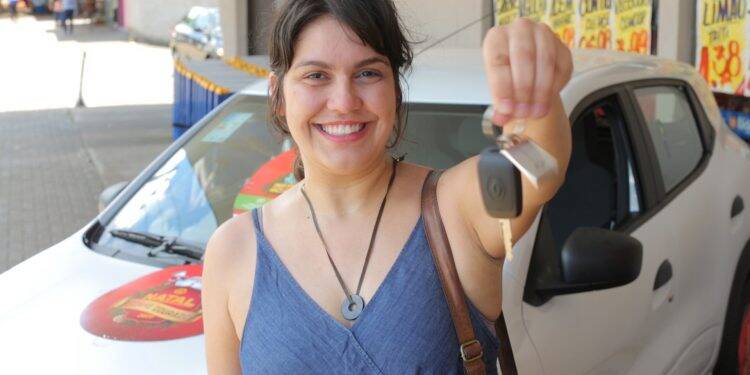 ACIFI faz entrega surpresa de carro 0 km marcada por emoção