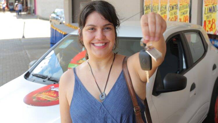 ACIFI faz entrega surpresa de carro 0 km marcada por emoção