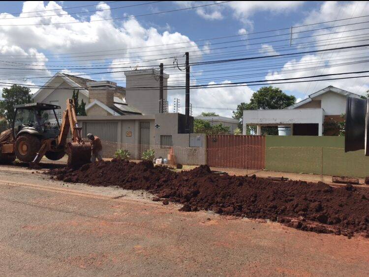 Obra interdita passagem de veículos na Rua Nereu Ramos, no Parque Presidente