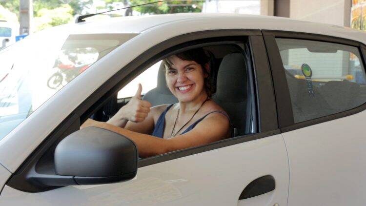 ACIFI faz entrega surpresa de carro 0 km marcada por emoção