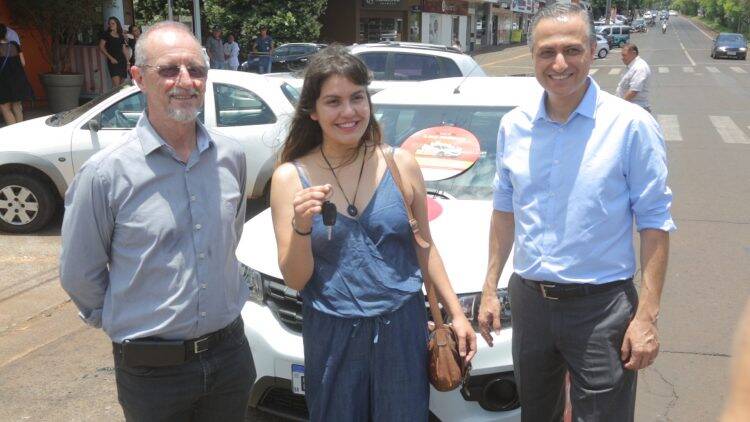 ACIFI faz entrega surpresa de carro 0 km marcada por emoção