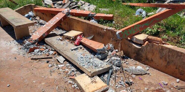 Ponto destruído desde o dia 21 de dezembro ainda não foi consertado