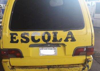 Van escolar é apreendida com mais de 263 quilos de maconha em fundo falso