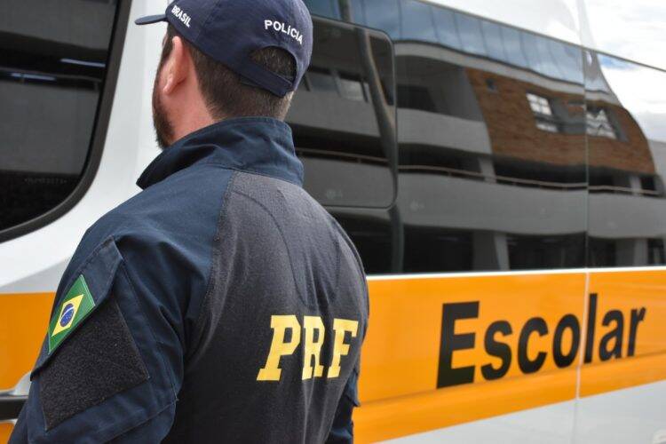 Na volta às aulas, PRF orienta prefeituras sobre fiscalização do transporte escolar