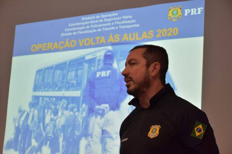 Na volta às aulas, PRF orienta prefeituras sobre fiscalização do transporte escolar