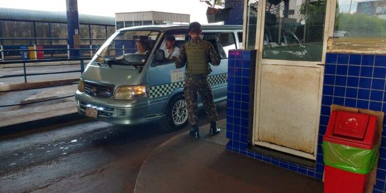 Exército intensifica patrulhamento da fronteira em Foz do Iguaçu