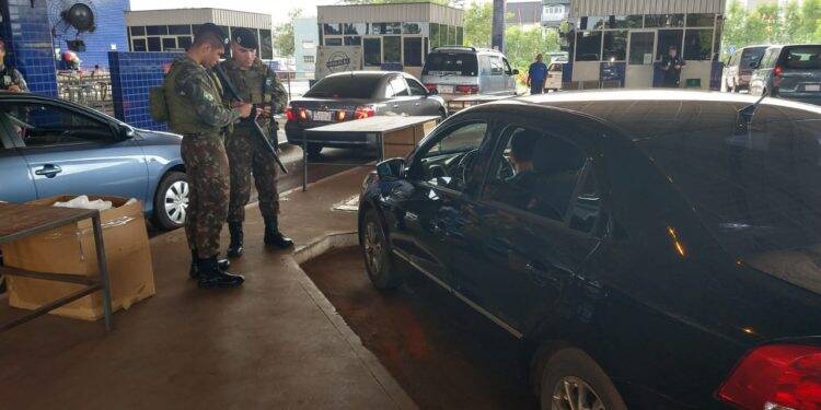 Exército intensifica patrulhamento da fronteira em Foz do Iguaçu