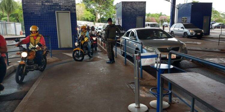 Exército intensifica patrulhamento da fronteira em Foz do Iguaçu