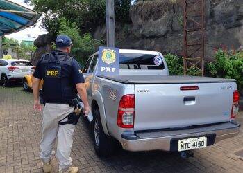 Caminhonete furtada é recuperada minutos depois na aduana da Ponte da Amizade
