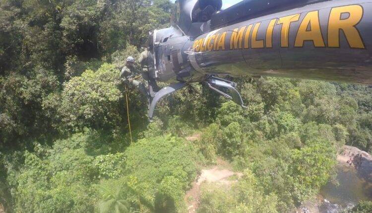 No Paraná, Médica usa rapel para descer de helicóptero e salva mulher em cachoeira