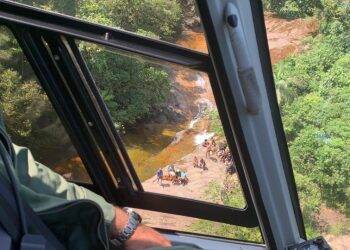 No Paraná, Médica usa rapel para descer de helicóptero e salva mulher em cachoeira