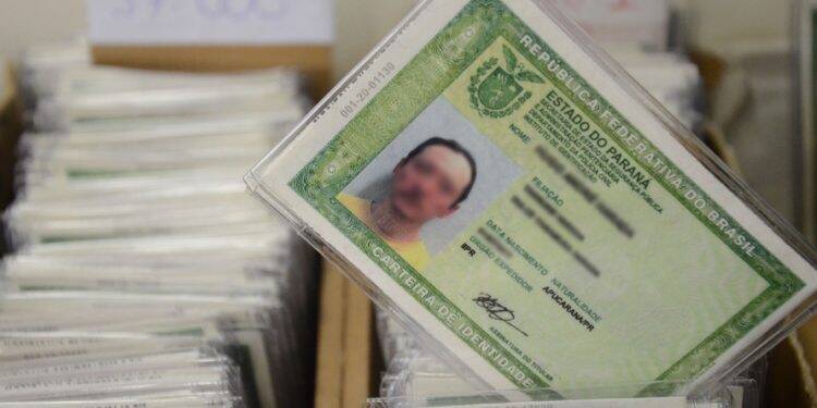 Paraná já emite novo modelo de carteira de identidade