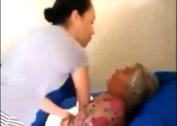 Em vídeo, cantora evangélica é flagrada batendo na sogra de 73 anos; cenas fortes