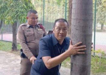 Policiais tentam reconstituir cena de sexo e imagens ‘bombam’ nas redes sociais