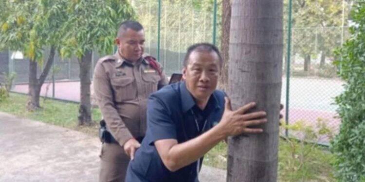 Policiais tentam reconstituir cena de sexo e imagens ‘bombam’ nas redes sociais