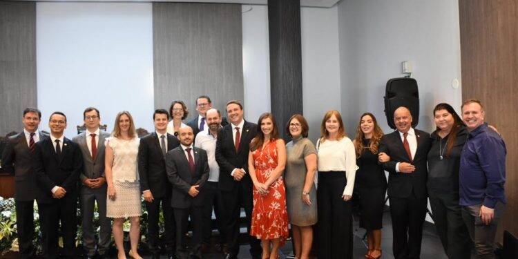 Juiz Geraldo Dutra tome posse como presidente da AMAPAR e defende judiciário forte