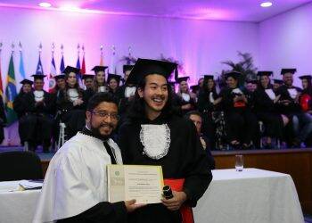 Estudante de Foz do Iguaçu é o graduado de número 1.000 da UNILA
